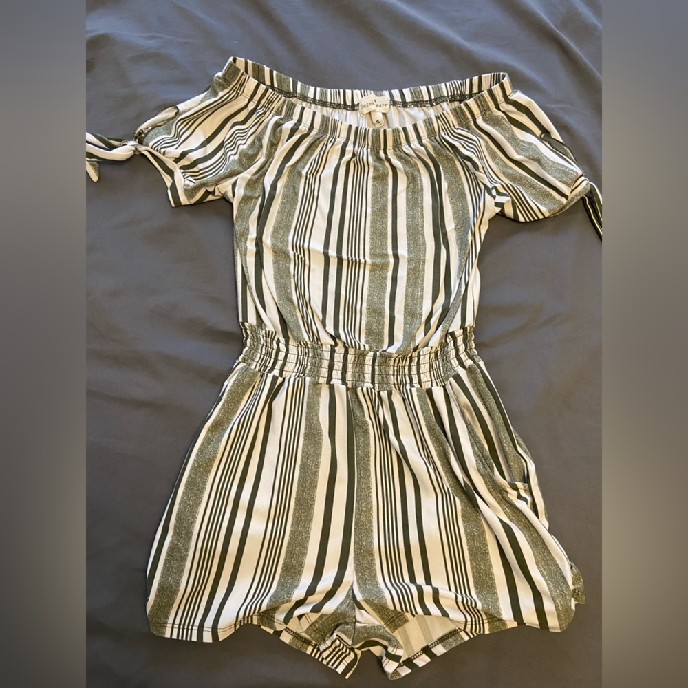 Derek Heart Green & White Romper